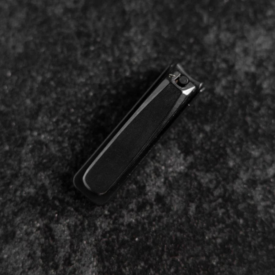 Schwarzer Nagelknipser