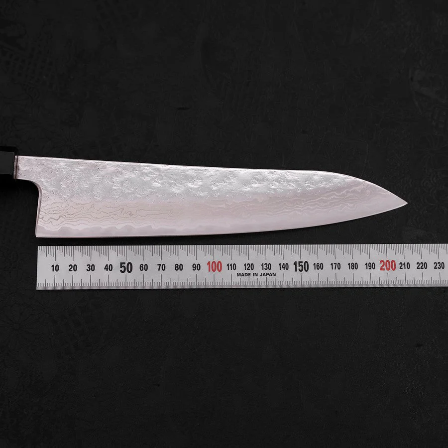 Gyuto AUS-10 Kagami Tsuchime Damast Büffelhorn und Teakholz Griff 210mm - Image 7