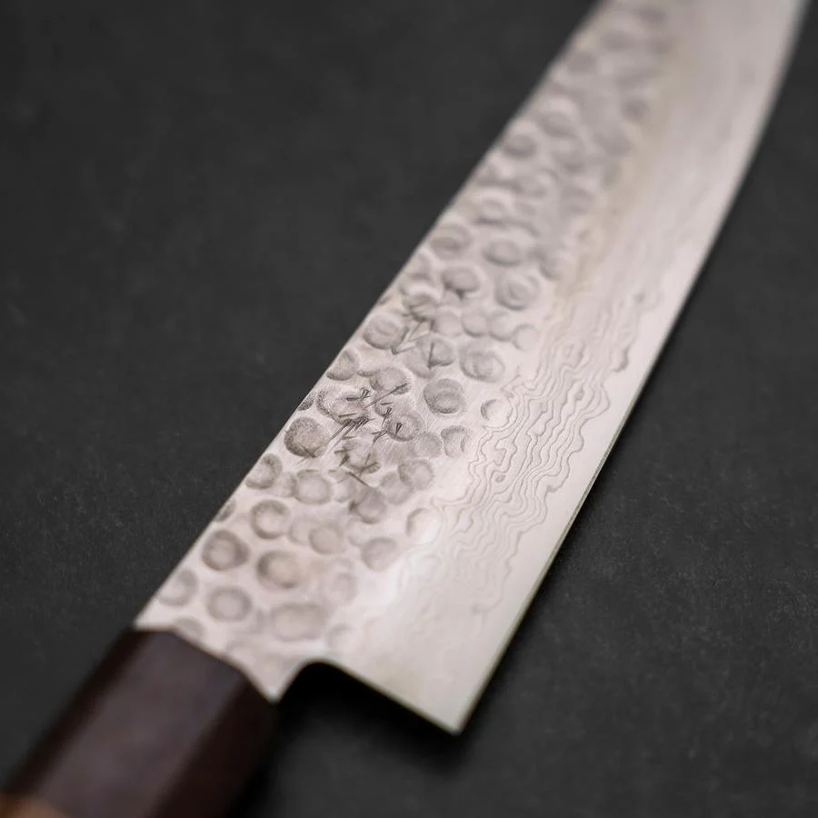 Gyuto AUS-10 Tsuchime Damast Rosenholz und Walnussholz Griff 180mm - Image 3