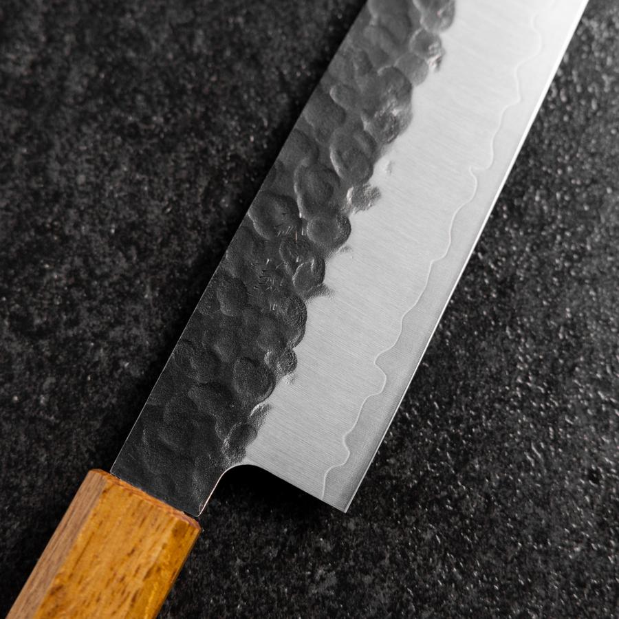 Gyuto AUS-8 Kurouchi Tsuchime Yaki Urushi Griff 200mm - Image 3
