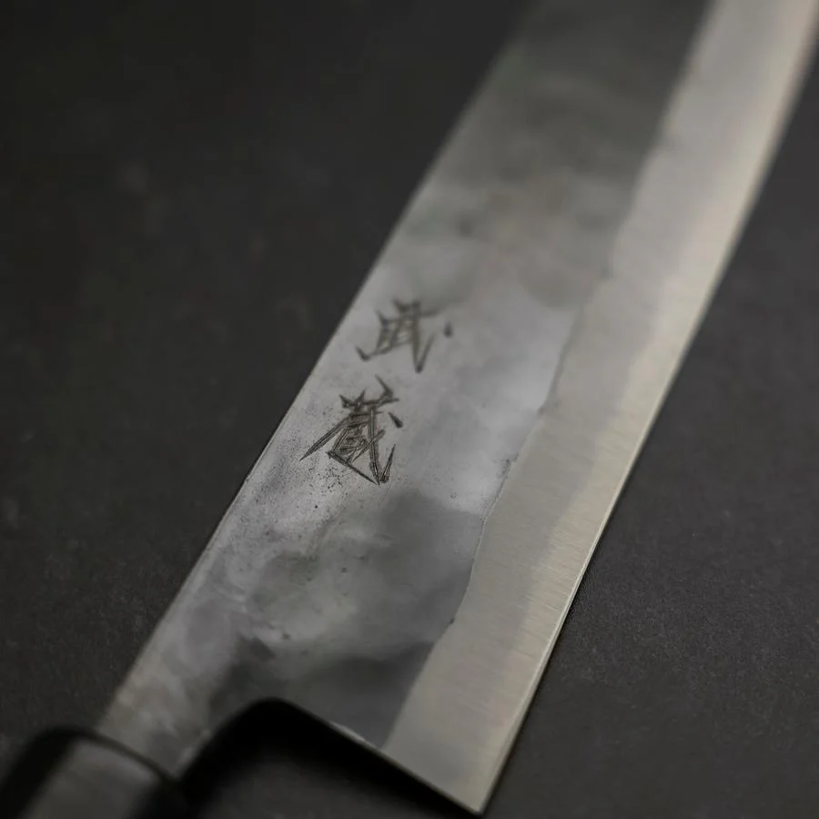 Gyuto Blue Steel #2 Kurouchi Büffelhorn und Ebenholz Griff 210mm - Image 3