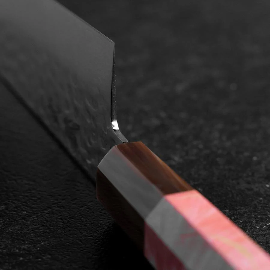 Gyuto VG-10 Kagami Tsuchime Damast Dunkelrosa Büffelhorn und Ahornholz Griff 210mm - Image 4