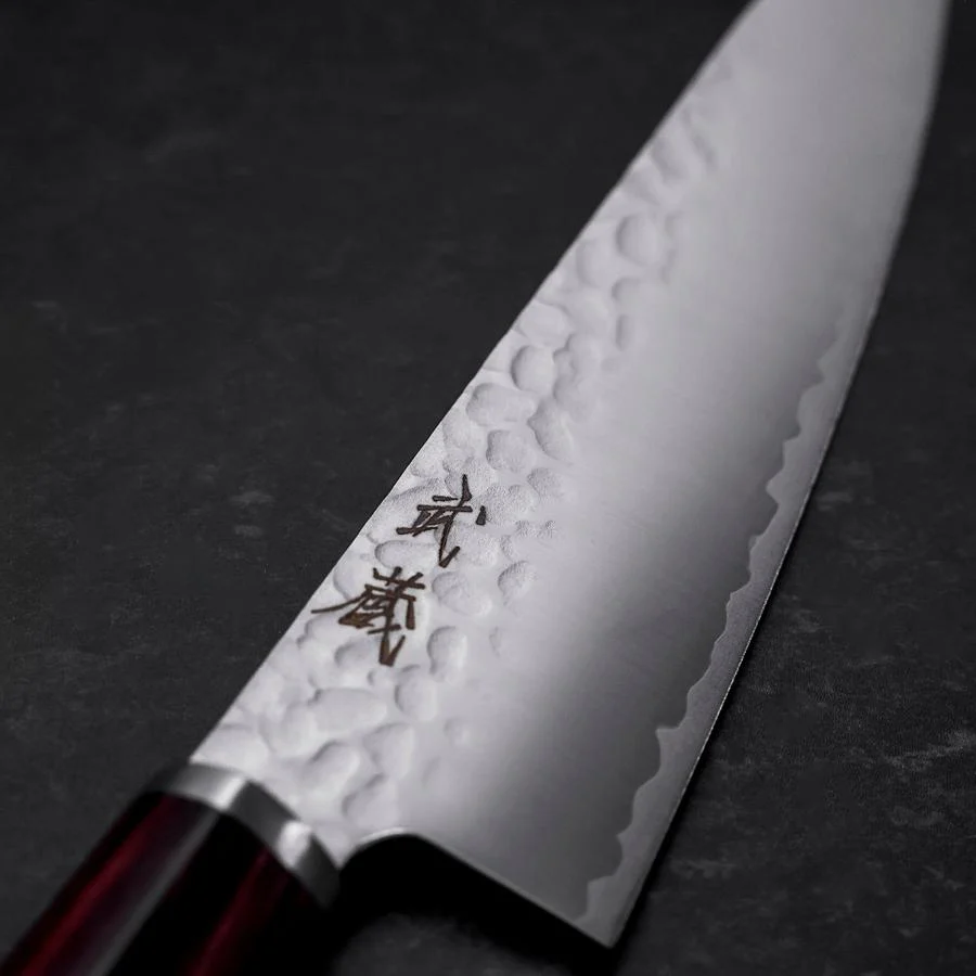 Gyuto VG-10 Tsuchime Roter Runder Griff 180mm - Image 3