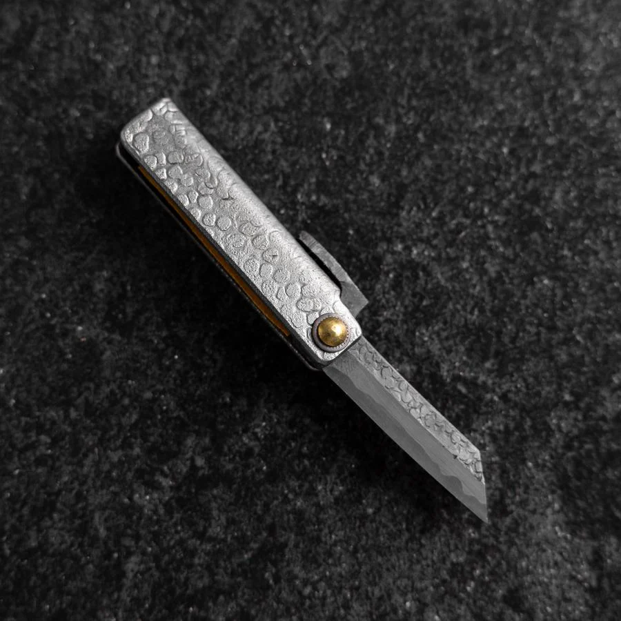 Taschenmesser White Steel #2 45mm Carbon Kurouchi Tsuchime Knifegata mit Paulownia Holz-Box