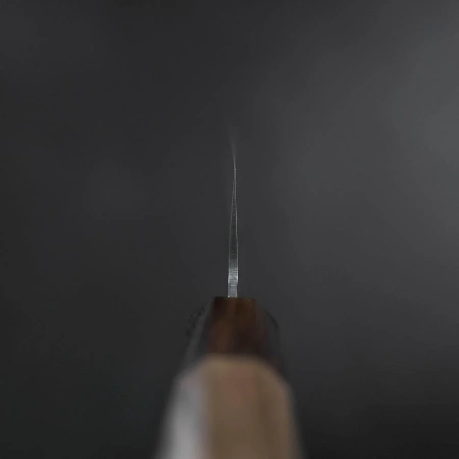Santoku AUS-10 Tsuchime Damast Rosenholz und Walnussholz Griff 180mm - Image 4