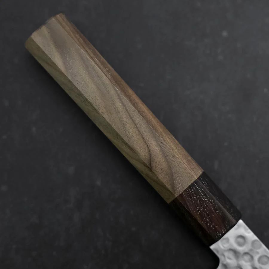 Santoku AUS-10 Tsuchime Damast Rosenholz und Walnussholz Griff 180mm - Image 6