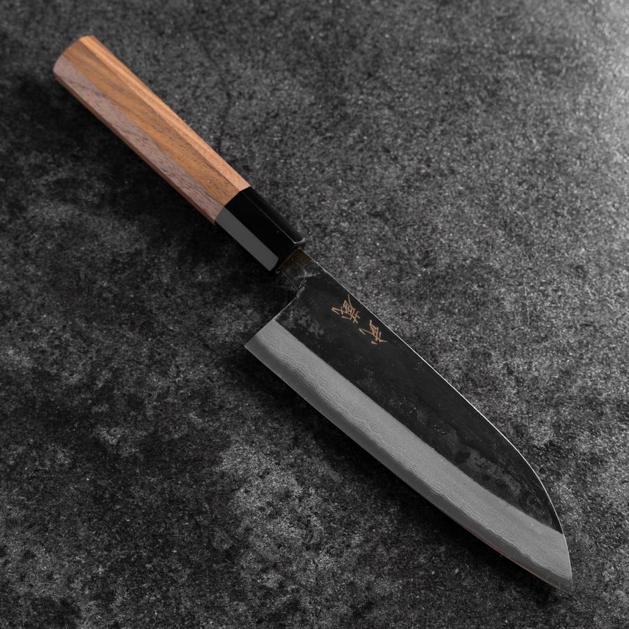 Santoku Blue Steel #2 Kurouchi Damast Büffelhorn und Walnussholz Griff 165mm