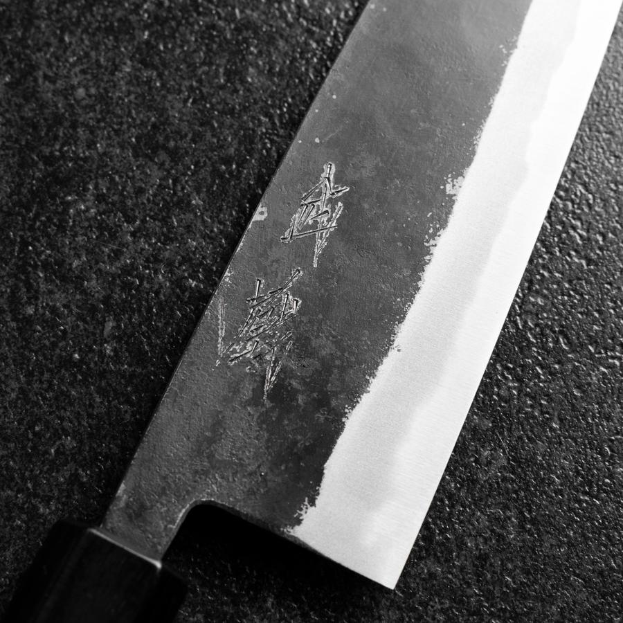 Santoku Blue Steel #2 Edelstahlummantelung Kurouchi Büffelhorn und Walnussholz Griff 165mm - Image 3