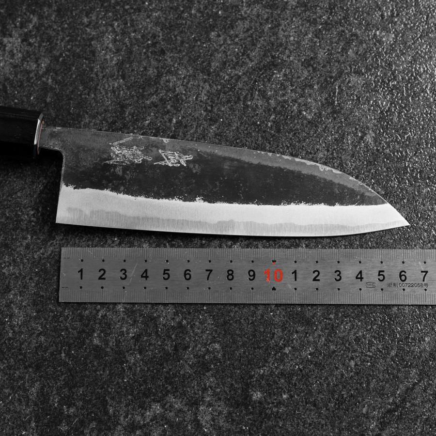 Santoku Blue Steel #2 Edelstahlummantelung Kurouchi Büffelhorn und Walnussholz Griff 165mm - Image 7