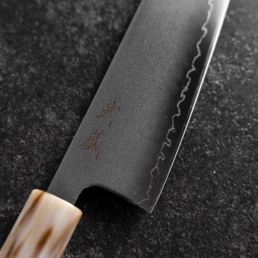 Santoku SLD Kagami Dunkelrosa-Rosa Büffelhorn und Ahornholz Griff 170mm - Image 3