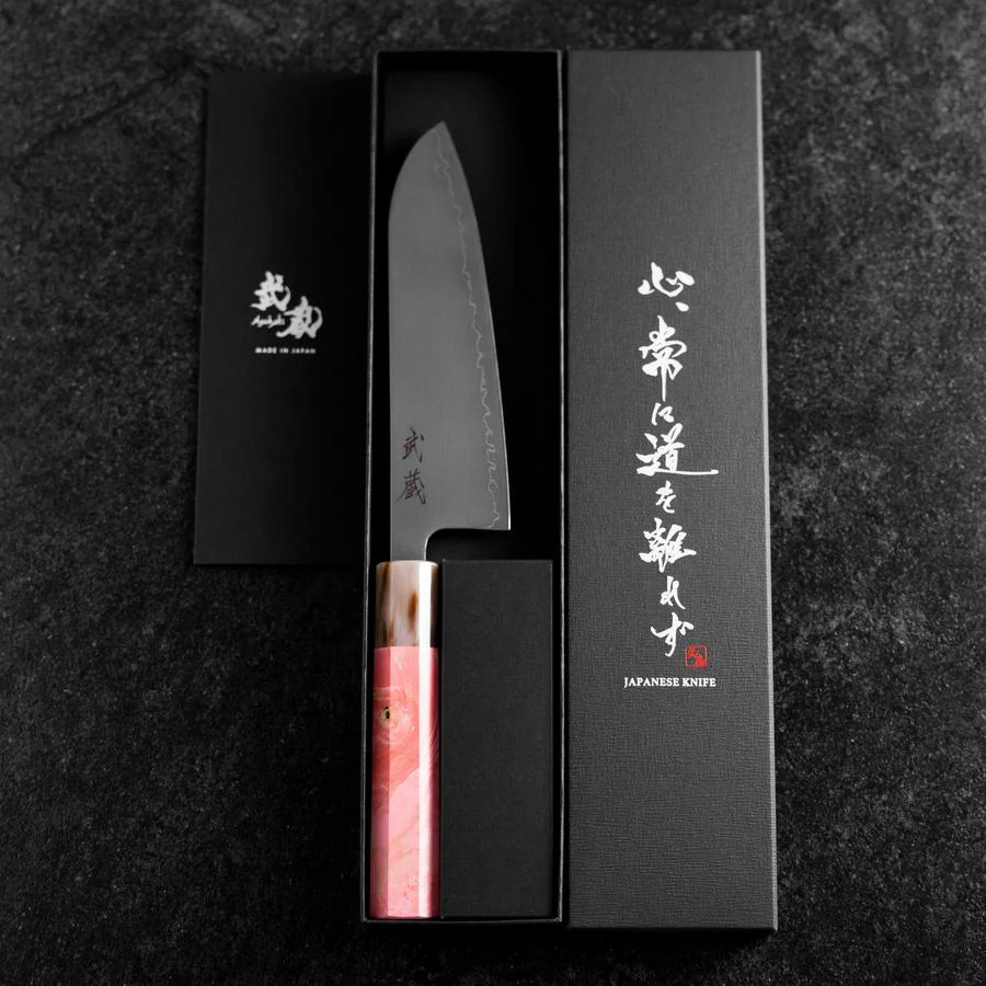 Santoku SLD Kagami Dunkelrosa-Rosa Büffelhorn und Ahornholz Griff 170mm - Image 8
