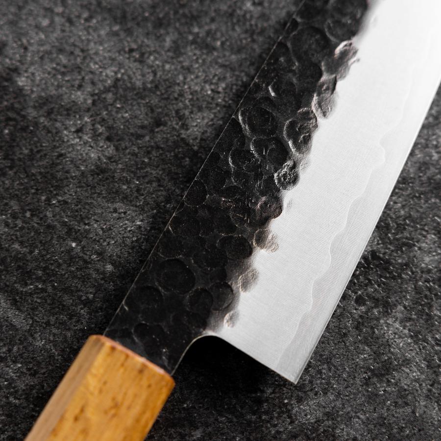 Santoku Edelstahlummantelung AUS-8 Kurouchi Tsuchime Yaki Urushi Griff 170mm - Image 3