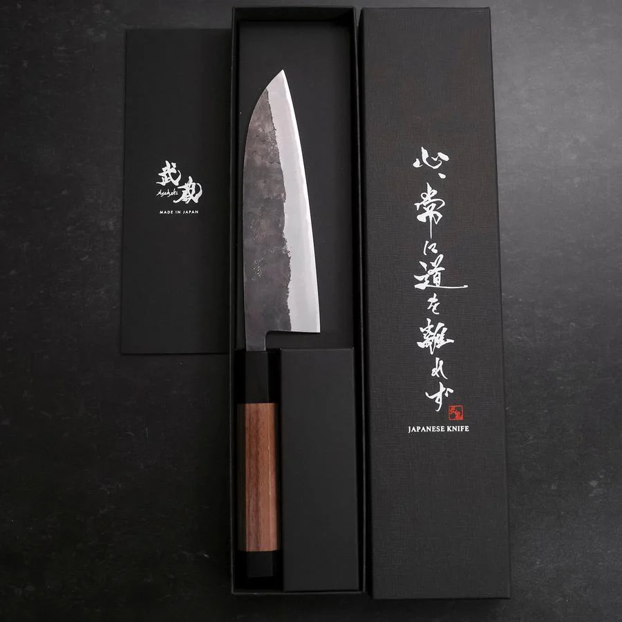 Santoku Blue Steel #2 Edelstahlummantelung Kurouchi Walnussholz Griff 165mm - Image 8