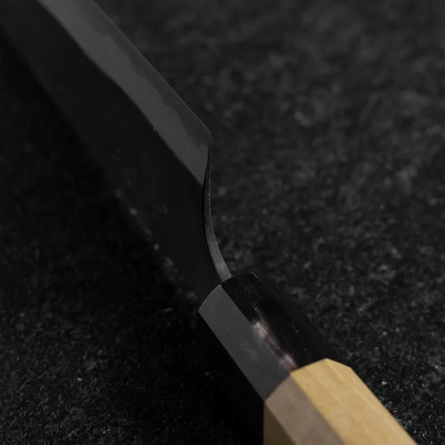 Santoku Blue Steel #2 Kurouchi Damast Büffelhorn und Magnolienholz Griff 170mm - Image 4