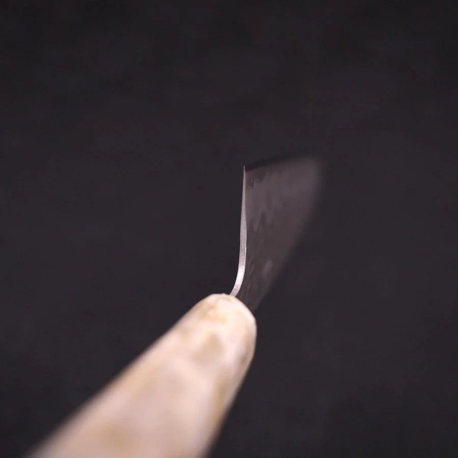 Santoku White Steel #1 Edelstahlummantelung Tsuchime Weiß-Blauer Ozeanplastik Griff 165mm - Image 4