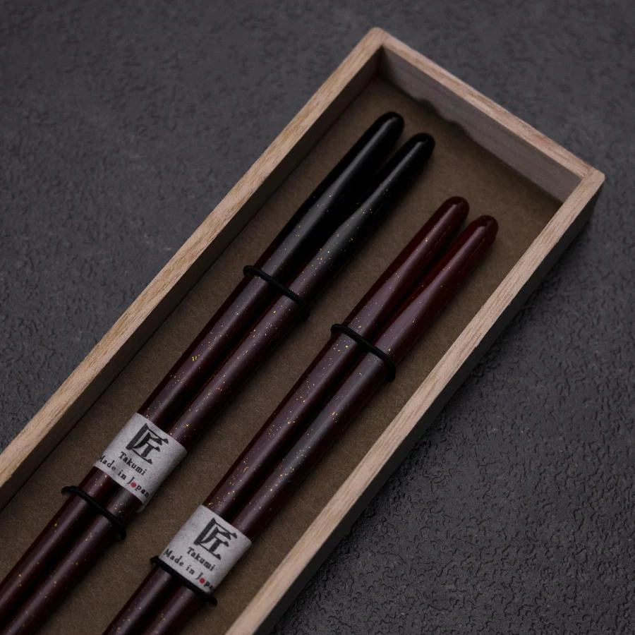 Urushi Ariake Lackierte Essstäbchen Set 210mm Rot und 230mm Schwarz mit Paulownia Holz-Box - Image 3