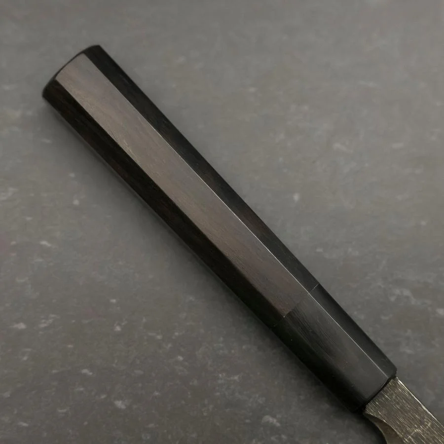 Yanagiba Blue Steel #2 Kurouchi Chokin "Sakura-Fuji" Büffelhorn und Ebenholz Griff 210mm - Image 6